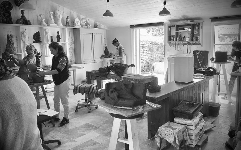 Ateliers de Partage Sculpture de 7 à 77 ans N&B